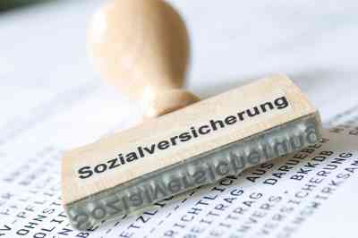 Holzstempel Sozialversicherung - © Finanzfoto - stock.adobe.com