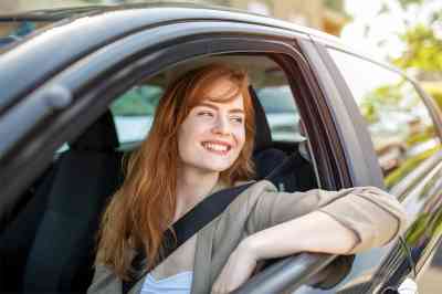Frau in Auto - © Graphicroyalty - stock.adobe.com