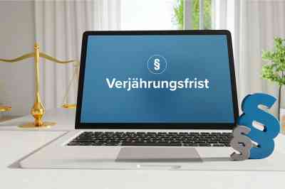 Laptop mit Verjährungsfrist darauf - © MQ-Illustrations - stock.adobe.com