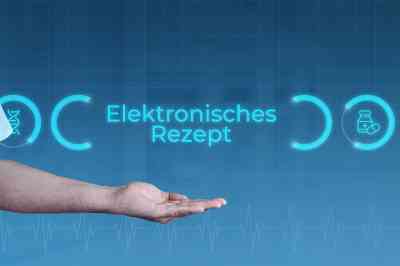 Aufgehaltene Hand unter Schriftzug Elektronisches Rezept - © MQ-Illustrations - stock.adobe.com